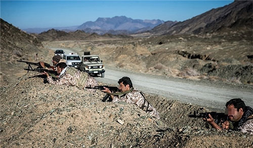 miembros de la Guardia Revolucionaria Un grupo armado ataca un puesto de control en la provincia iraní de Kurdistán